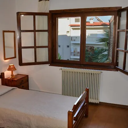 Papatzikos Traditional Aparthotel 3*