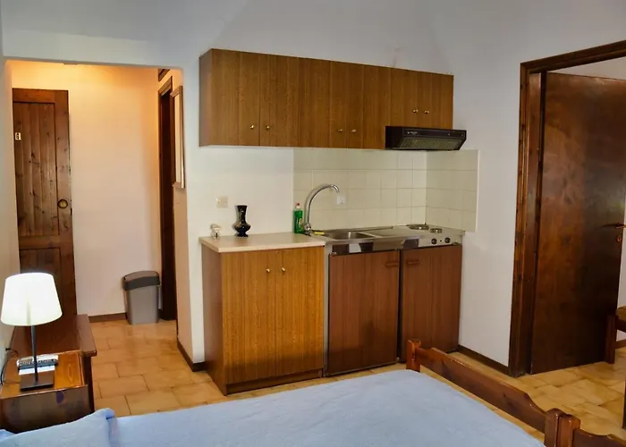 Papatzikos Traditional Aparthotel 3*