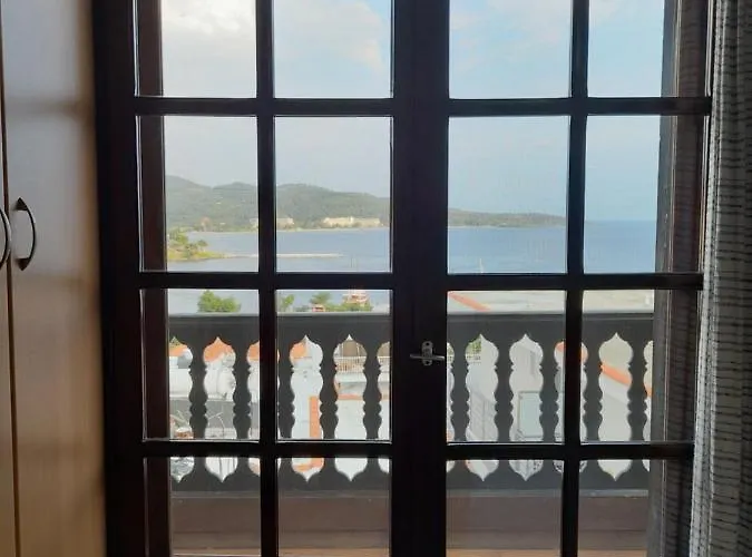Papatzikos Traditional Aparthotel 3*