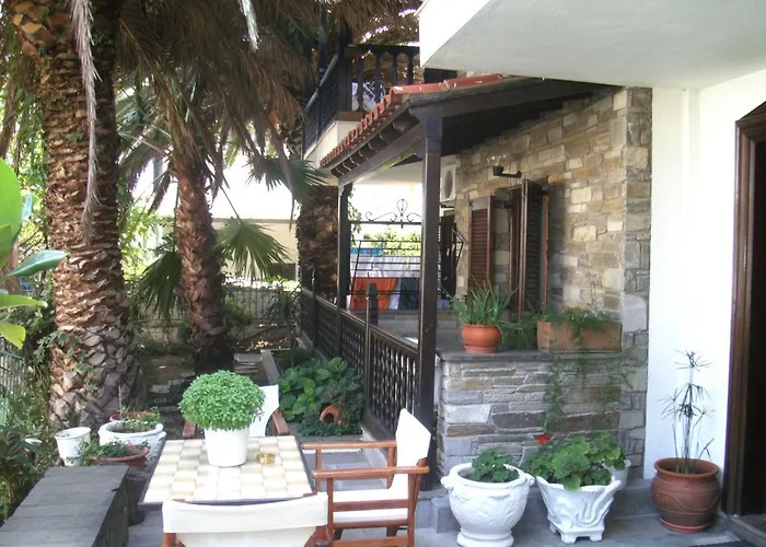 Papatzikos Traditional 3* Néos Marmarás
