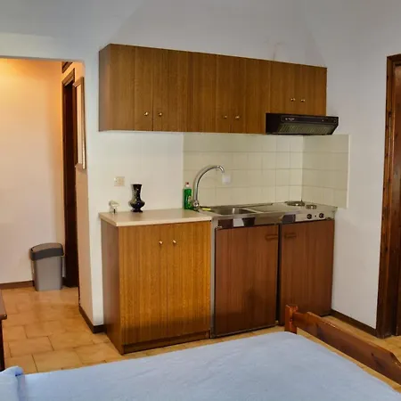Papatzikos Traditional Aparthotel 3*