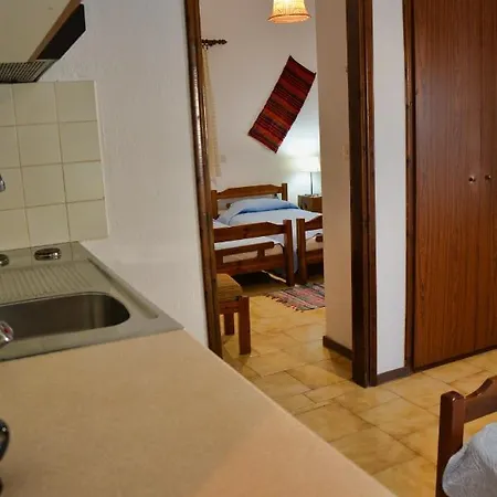 Papatzikos Traditional 3* Néos Marmarás